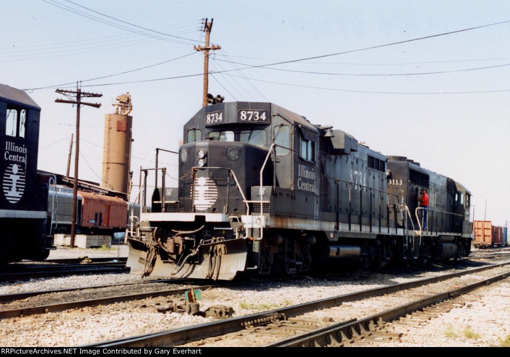 IC GP11 #8734 - Illinois Central